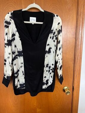 Quinn Black Crewneck Top